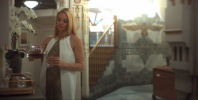 Půjčovna masa - Nepravý muž - Z filmu - Kristin Lehman