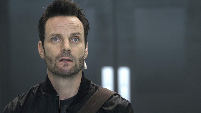 Sanctuary - Season 4 - Resistance - Photos - Ryan Robbins