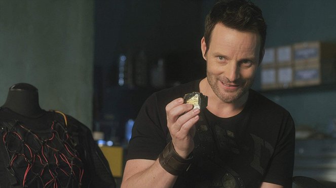 Sanctuary - Season 4 - Sanctuary for None - Part I - Photos - Ryan Robbins