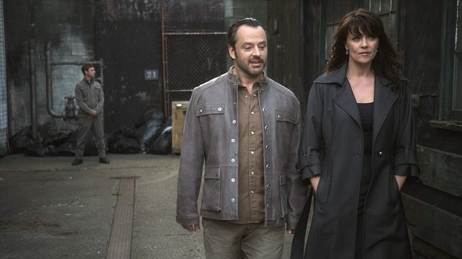 Sanctuary - Sanctuary for None - Part I - Photos - Gil Bellows, Amanda Tapping