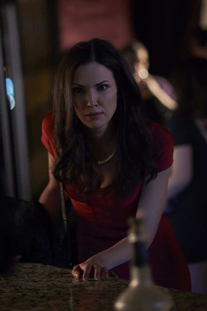Alphas - The Quick and the Dead - Photos - Laura Mennell