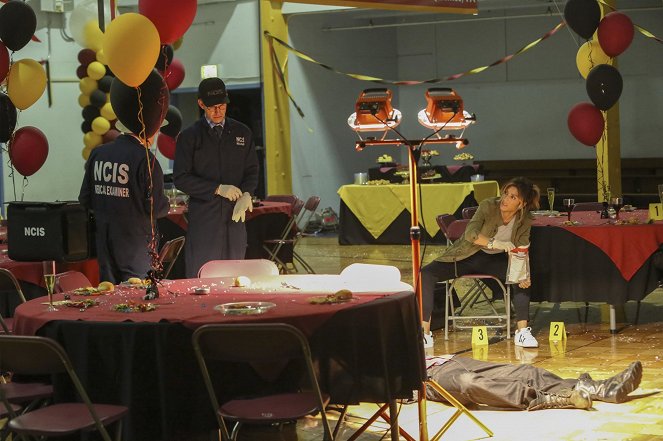 Agenci NCIS - Season 14 - Bycie złym - Z filmu - Brian Dietzen, Jennifer Esposito