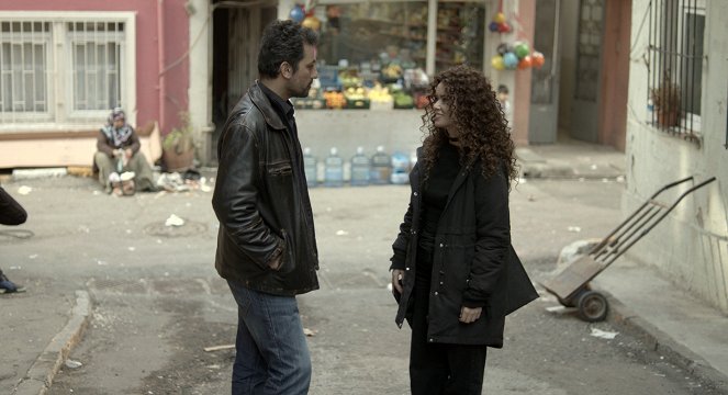 Kadın - Episode 9 - Filmfotos - Feyyaz Duman, Seray Kaya