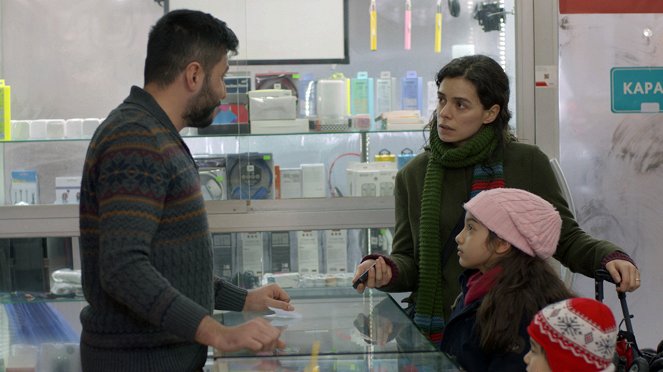 Sila ženy - Episode 13 - Z filmu - Özge Özpirinçci, Kübra Süzgün