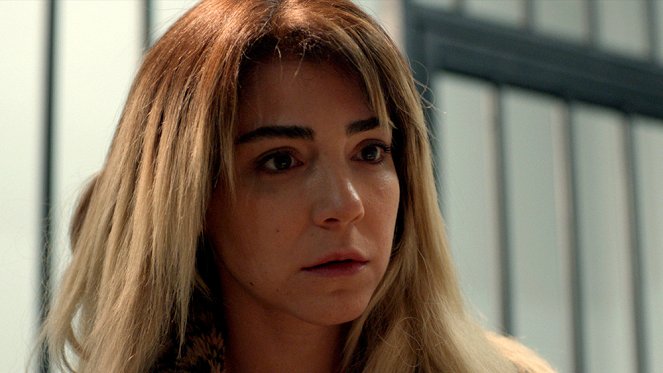 Kadın - Season 1 - Episode 23 - Kuvat elokuvasta - Gökçe Eyüboğlu