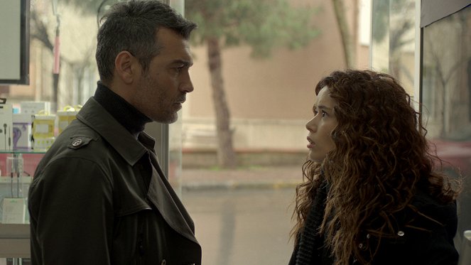 Kadın - Season 1 - Episode 23 - De la película - Caner Cindoruk, Seray Kaya