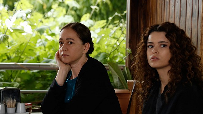 Sila ženy - Season 1 - Z filmu - Bennu Yıldırımlar, Seray Kaya