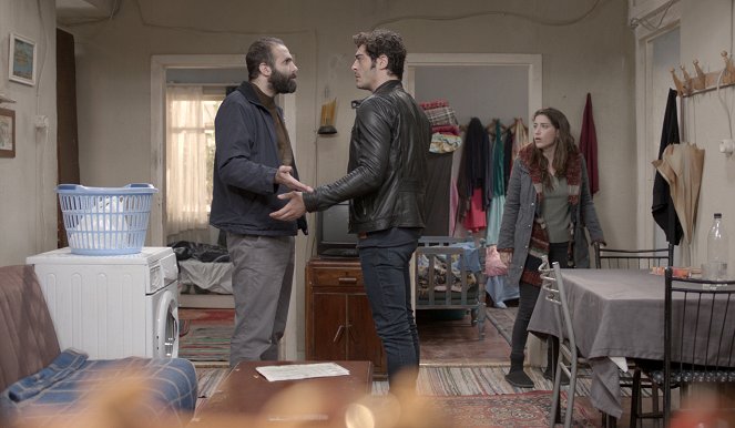 Bizim Hikaye - Episode 12 - Kuvat elokuvasta - Burak Deniz, Hazal Kaya