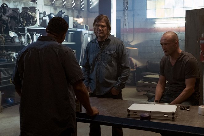 The Oath - Season 1 - Hunted - Photos - Sean Bean