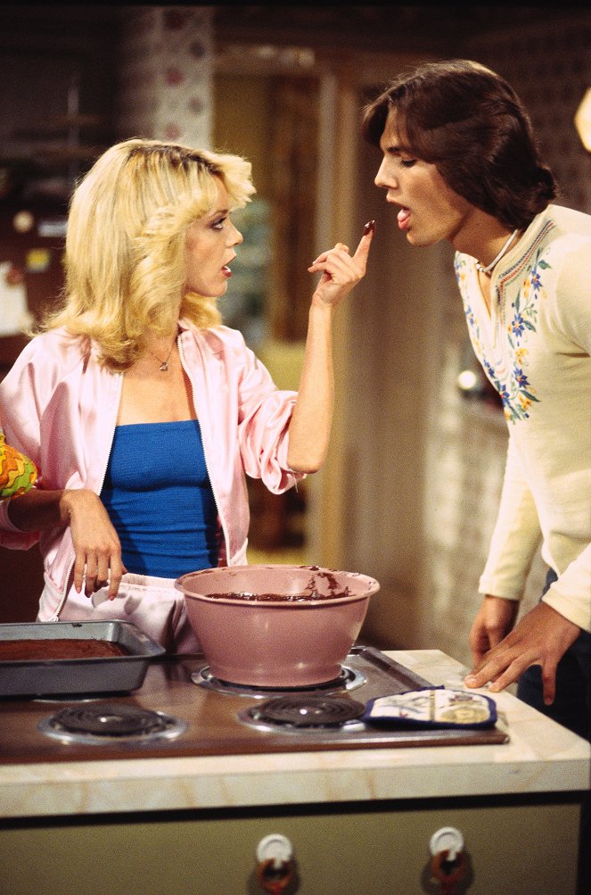 Azok a 70-es évek - show - Season 2 - Garage Sale - Filmfotók - Lisa Robin Kelly, Ashton Kutcher