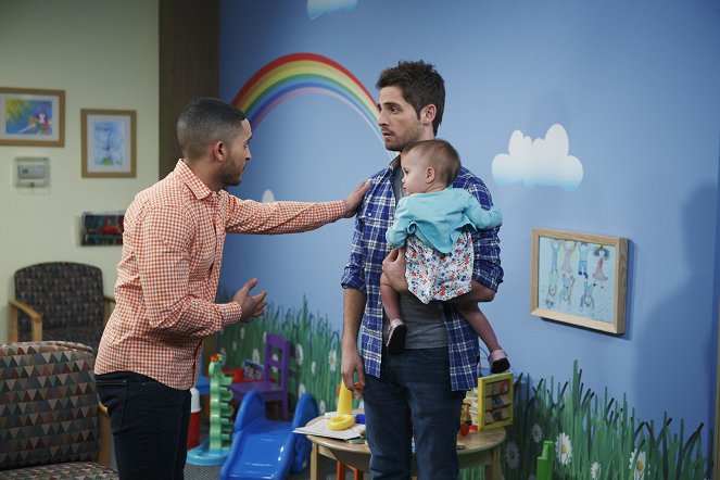 Baby Daddy - Season 4 - Parental Guidance Suggested - Photos - Tahj Mowry, Jean-Luc Bilodeau