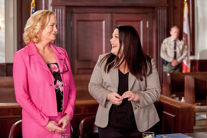 Drop Dead Diva - Queen of Mean - De la película - Cybill Shepherd, Brooke Elliott