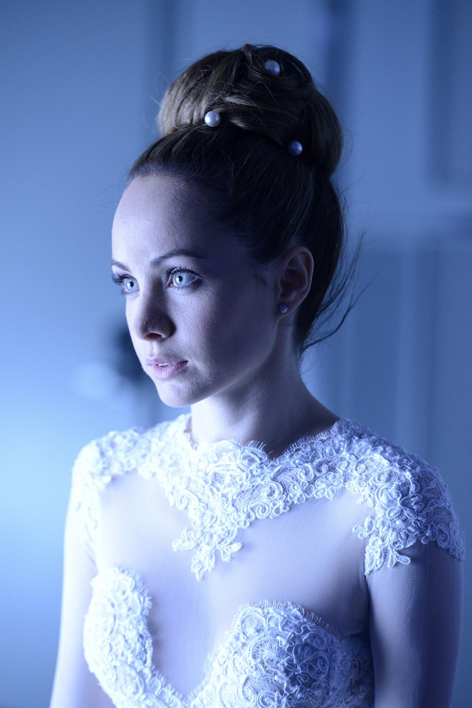 Lost Girl - Like Hell: Part 2 - Photos - Ksenia Solo