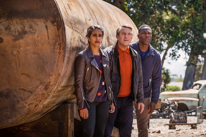 Doctor Who - Season 11 - The Woman Who Fell to Earth - Photos - Mandip Gill, Bradley Walsh, Tosin Cole
