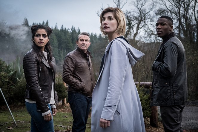 Doctor Who - Die Frau, die zur Erde fiel - Filmfotos - Mandip Gill, Bradley Walsh, Jodie Whittaker, Tosin Cole