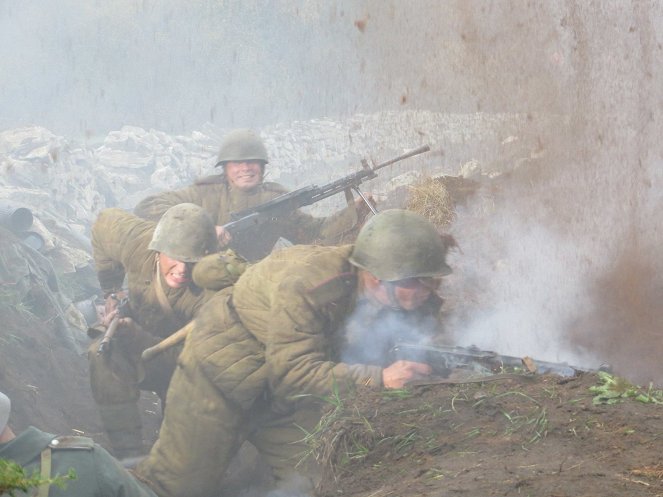 1944: Přinuceni k boji - Z filmu