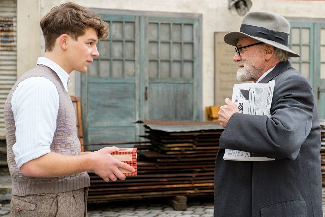 The Tobacconist - Photos - Simon Morzé, Bruno Ganz