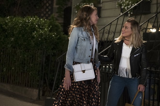 Younger - Season 3 - The Marshmallow Experiment - Photos - Sutton Foster, Hilary Duff
