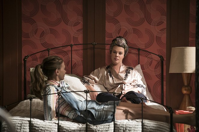 Younger - Season 3 - A Night at the Opera - Photos - Sutton Foster, Debi Mazar