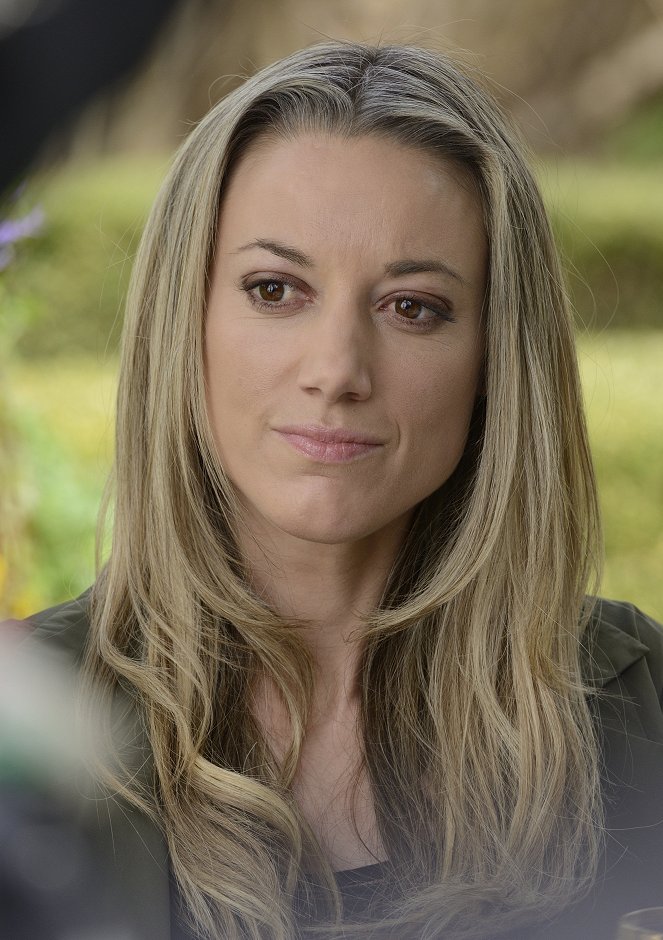 Lost Girl - When God Opens a Window - Photos - Zoie Palmer