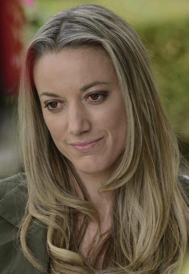 Lost Girl - When God Opens a Window - Photos - Zoie Palmer
