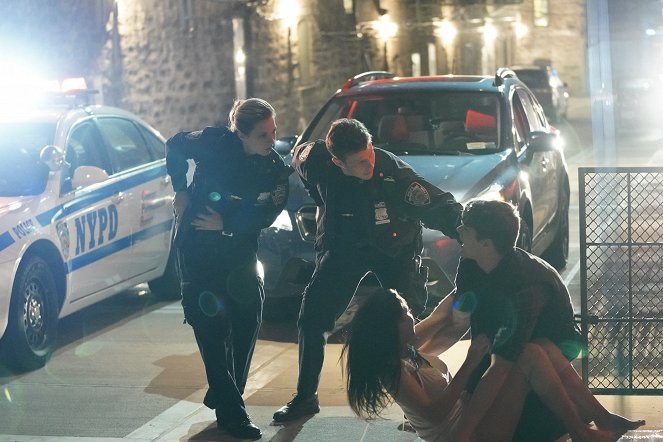 Blue Bloods - Crime Scene New York - Season 8 - Heavy Is the Head - Photos - Vanessa Ray, Will Estes
