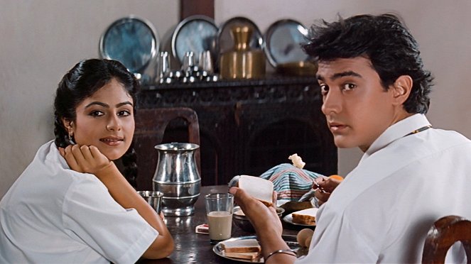 Jo Jeeta Wohi Sikandar - Z filmu - Ayesha Jhulka, Aamir Khan