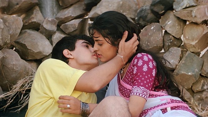Aamir Khan: Grenzenlose Liebe - Filmfotos - Aamir Khan, Juhi Chawla