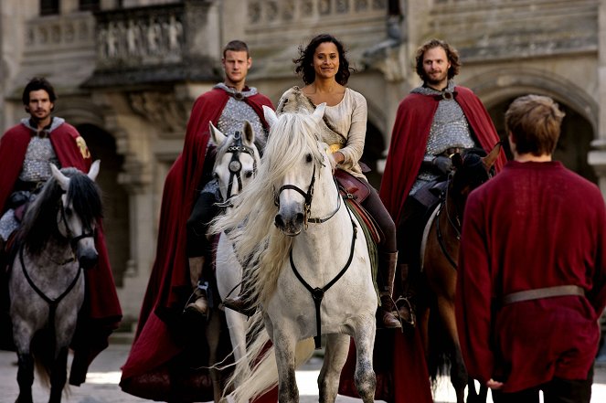 Merlin - The Coming of Arthur - Part 2 - Photos - Tom Hopper, Angel Coulby, Rupert Young
