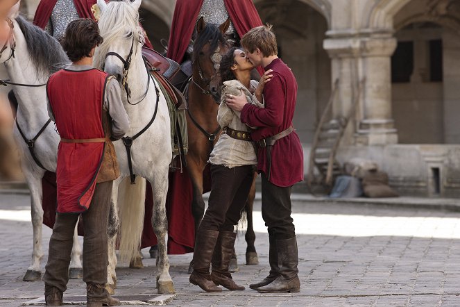 Merlin - The Coming of Arthur - Part 2 - Photos - Angel Coulby, Bradley James