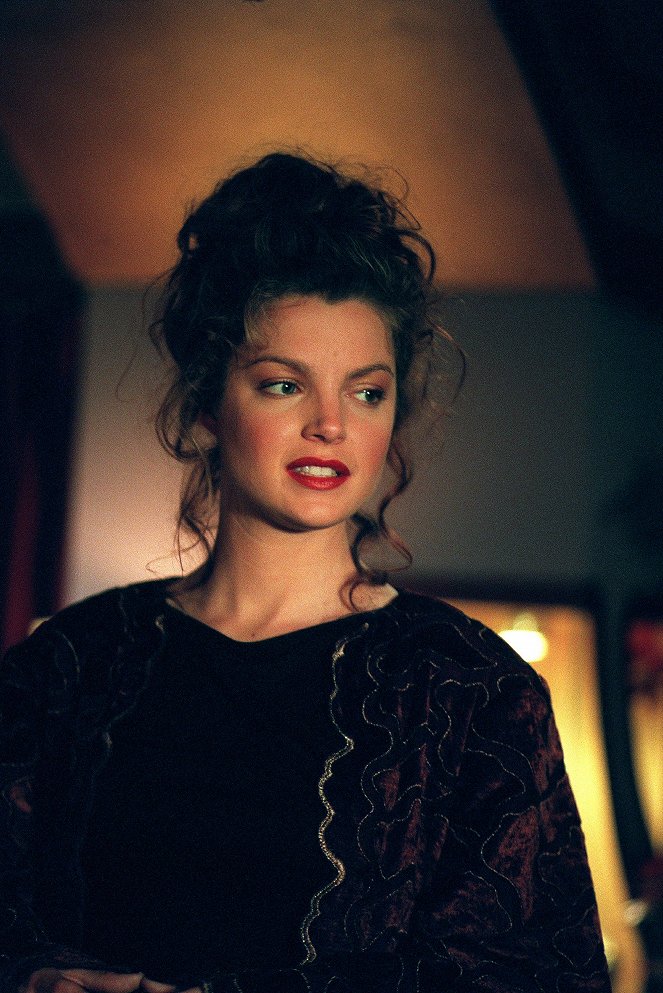 Buffy the Vampire Slayer - The Weight of the World - Photos - Clare Kramer