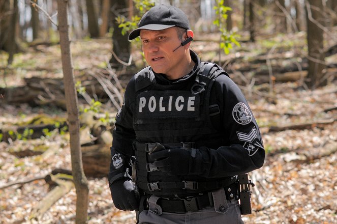 Flashpoint - Season 4 - Cost of Doing Business - Photos - Enrico Colantoni