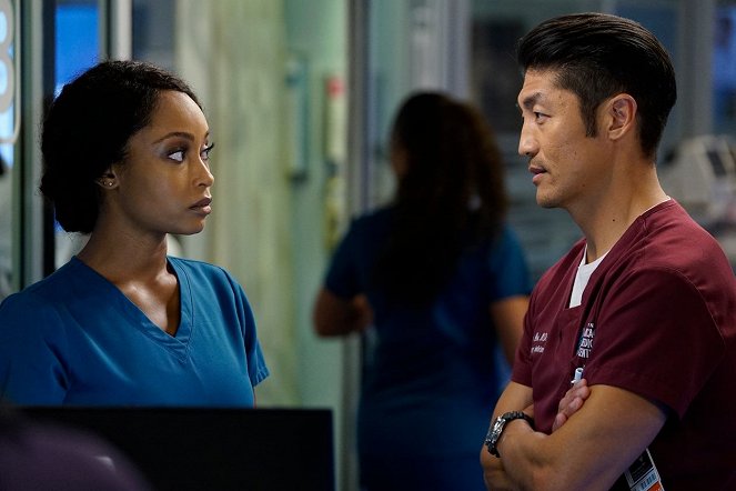 Chicago Med - Be My Better Half - Van film - Yaya DaCosta, Brian Tee