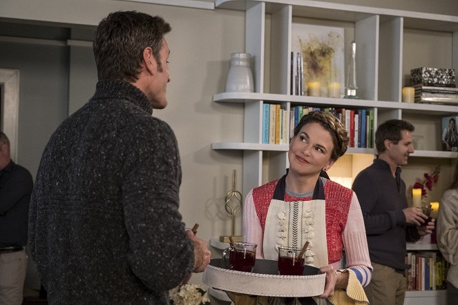 Younger - Season 4 - Gettin' Hygge With It - Photos - Sutton Foster