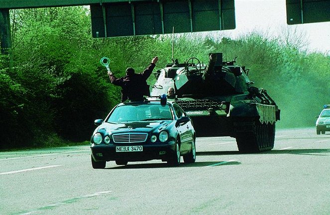 Alarm für Cobra 11 - Die Autobahnpolizei - Ein Leopard läuft Amok - Photos