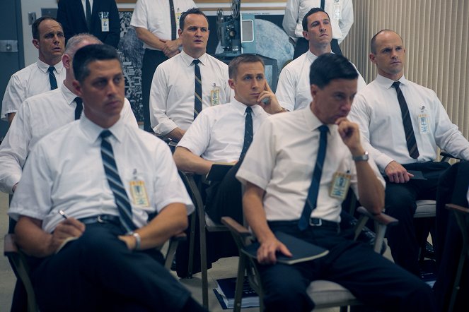 Aufbruch zum Mond - Filmfotos - Jason Clarke, Ryan Gosling