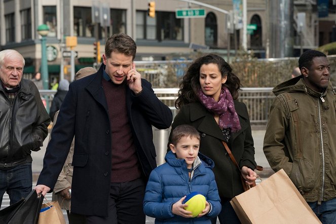 Manifest - Season 1 - Stimmen im Kopf - Filmfotos - Josh Dallas, Jack Messina, Athena Karkanis