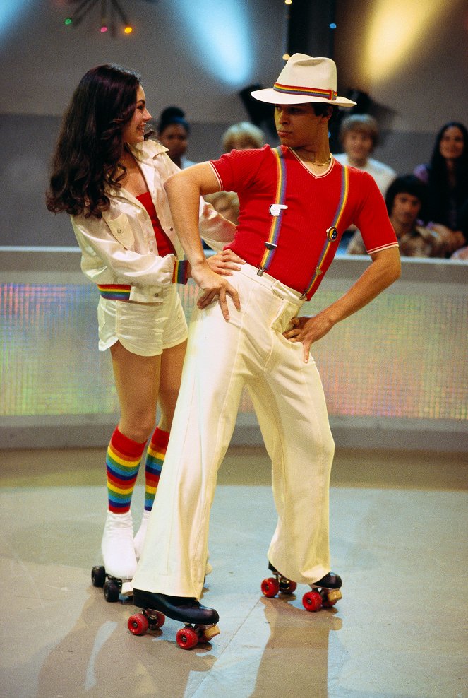 That '70s Show - Season 3 - Roller Disco - Photos - Mila Kunis, Wilmer Valderrama