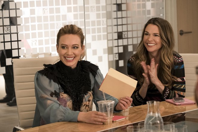 Younger - Season 4 - Forged in Fire - Photos - Hilary Duff, Sutton Foster
