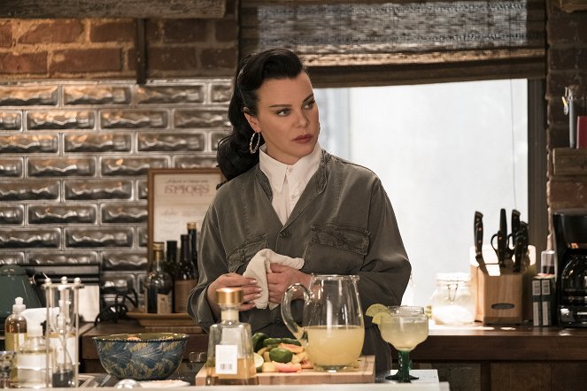 Younger - La Mort en rose - Film - Debi Mazar