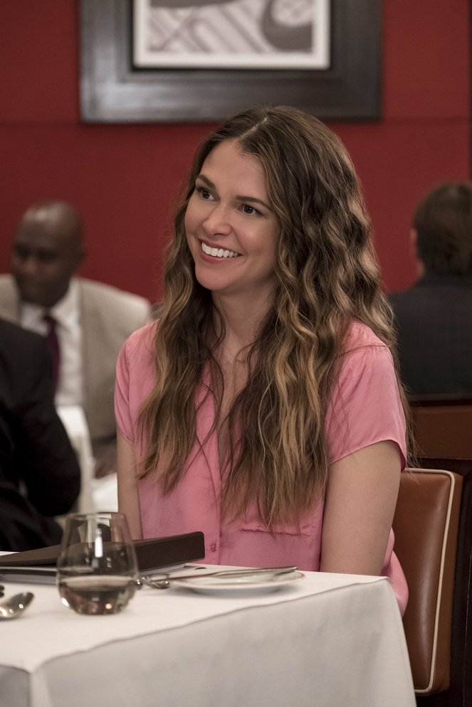 Younger - The Gelato and the Pube - Van film - Sutton Foster