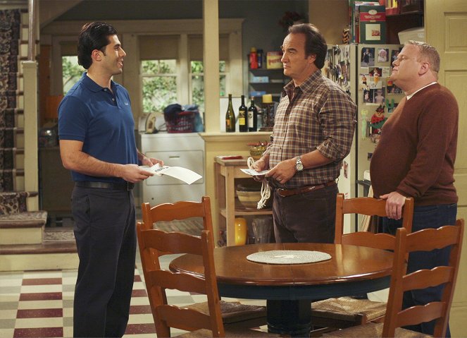 According to Jim - Season 7 - The Hot Wife - Photos - Jim Belushi, Larry Joe Campbell