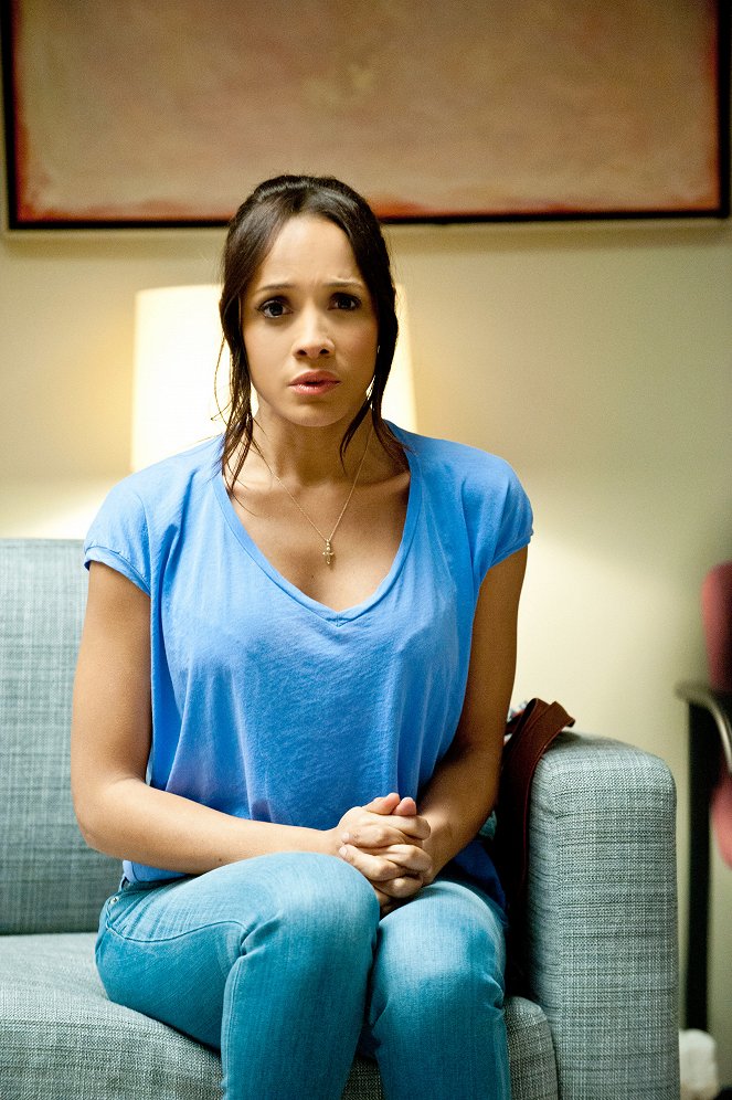 Prefíkané slúžky - Season 1 - Taking a Message - Z filmu - Dania Ramirez