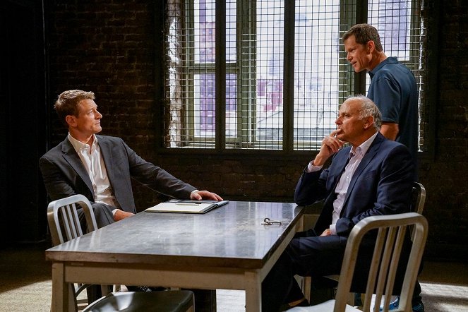 Law & Order: Special Victims Unit - Man Up - Photos - Philip Winchester, Kurt Fuller, Dylan Walsh