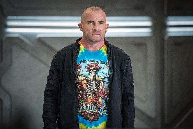 Legends of Tomorrow - No Country for Old Dads - Photos - Dominic Purcell