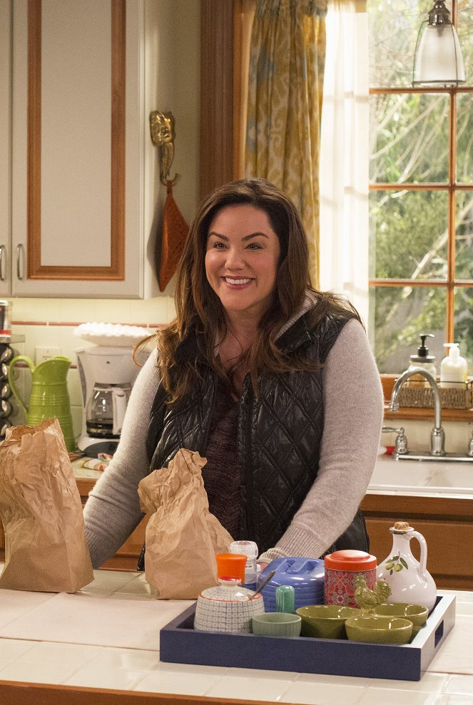 American Housewife - Selling Out - Photos - Katy Mixon