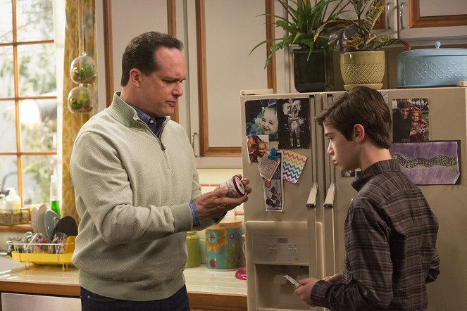 American Housewife - Selling Out - Do filme - Diedrich Bader, Daniel DiMaggio