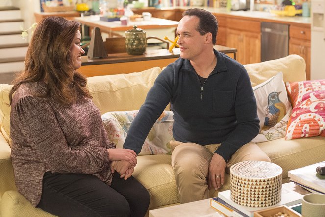 American Housewife - Selling Out - Photos - Katy Mixon, Diedrich Bader