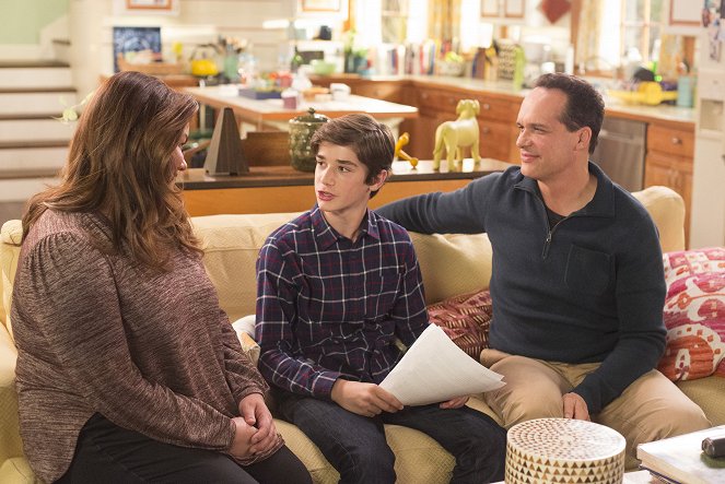 American Housewife - Selling Out - Photos - Julia Butters, Daniel DiMaggio, Diedrich Bader