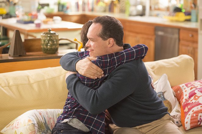 American Housewife - Selling Out - Photos - Diedrich Bader